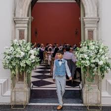 We track the estimates they get from local professionals, then we share those prices with you. The Cost Of Wedding Flowers