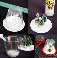 Si può variare in base al colore preferito: Riciclare In Modo Creativo 11 Decorazioni Natalizie Fatte Con I Bicchieri Di Plastica E Di Carta Creativo Media