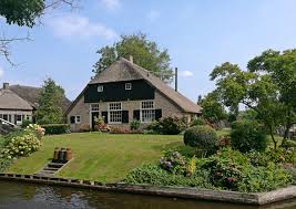 There are no cars or roads here; The Truth About Visiting Giethoorn Tassie Devil Abroad