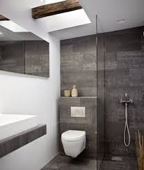 El color blanco en los baños logra un diseño atemporal y clásico, pero para los que estén interesados en lograr algo con más carácter, los azulejos grises son la elección perfecta. Pin On Ceramica Para Bano