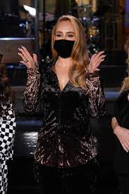 Latest adele 2017 news from the hello singer's tour plus updates on adele's songs, album 25, husband simon konecki and her grammy 2017 awards. Adele Sie Zeigt Sich Nach Gewichtsverlust Erstmals Im Tv Gala De