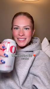 Lilly Saunders's Instagram, Twitter & Facebook