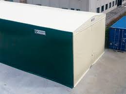 Dei prodotti in vendita sul mercato. Tunnel Mobili Capannoni Pvc Tunnel Retrattili E Coperture Telonate