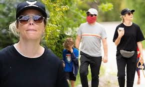 Elizabeth Banks And Husband Max Handelman Take A Family Walk Amid The Coronavirus Pandemic Daily Mail Online Elizabeth banks and husband max have welcomed a baby boy, felix, born via surrogate. elizabeth banks and husband max