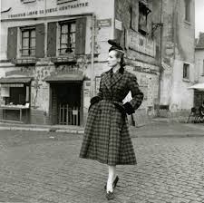 Considering the fact that this article is about the looks that ruled the 1950's, what can't be ignored is the new look by christian dior. Manifesto Flashback Dior S New Look