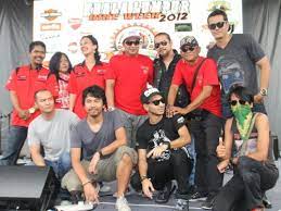 He proposes to her, but her brother, a muay thai champion, doesn't want her to marry him. Bikers Kental S Thai Issues News Features Cinema Online