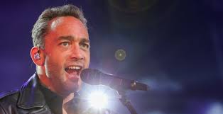 Ludres. Sosie vocal de Johnny, Jean-Baptiste Guégan à l'espace Chaudeau