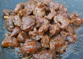 Makanan tradisional indonesia yang cocok untuk disajikan pada saat lebaran haji, semur daging kambing ini citarasanya lezat menggugah selera. Cara Mudah Membuat Appetizing Semur Daging Sapi