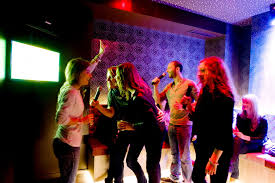 Le Karaoke A La Japonaise Envahit Paris Bam Karaoke Box Karaoke Paris
