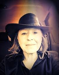 Kelly Linville's Instagram, Twitter & Facebook