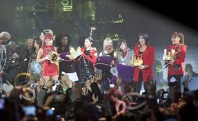 Official top 40 | find out who's this. 2ne1 At Mtv Iggy S Best New Band In The World Soompi