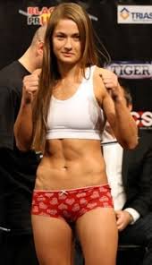 Penne straszy prostymi, próbuje front kicka, ale karolina ją przewraca! Karolina Kowalkiewicz Alchetron The Free Social Encyclopedia