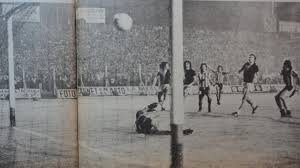 El clásico chico terminó sin vencedores ni vencidos. File 1975 Libertadores Newell S Old Boys 1 Rosario Central 1 Png Wikimedia Commons