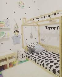 Gaya grandmillennial sudah viral mengunggulkan konsep kontemporer, dekorasinya seperti seni modern dan furnitur berlapis yang memberi kesan minimalis. Dekorasi Kamar Tidur Wanita Dewasa Rumah Central