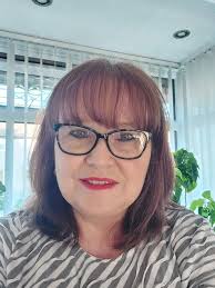 Howzit everyone, I'm new to the UK. I live in doncaster and I'm looking for  some South african friends around the ages of 15-18 (I am 16). Please  contact me if you