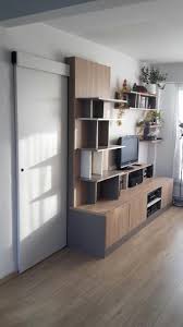 Afin de meubler votre salon, nous vous proposons cette grande bibliothèque se divisant en deux parties : Meuble Tv Asymetrique Avec Porte Coulissante Dissimulee Kiosque Amenagement