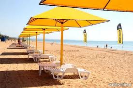 Как правило, уже к июлю они пересыхают, поэтому отправляться на отдых на эти пляжи нужно с большим запасом питья и дровами для разведения костра, на котором придется готовить себе пищу. Kerch Gorodskoj Plyazh Sundale Foto Kak Dobratsya Otzyvy Gps Koordinaty