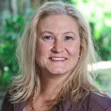 Stephanie Hollis's Instagram, Twitter & Facebook