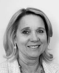 Robyn Gillis's Instagram, Twitter & Facebook