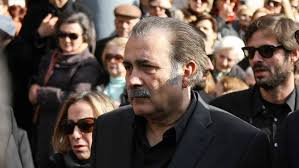 Τα τελευταία τρία χρόνια, η τασούλα λαζοπούλου έδινε μάχη με τον καρκίνο, με τον ηθοποιό και την κόρη τους, μαριέλλη λαζοπούλου να μην. Lakhs Lazopoylos Gia To Agnwsto Peristatiko Me Ton Menio Foyr8iwth Eixe Er8ei Sto Spiti Mas Sth Larisa Goba Stileto