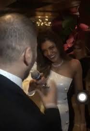 يأتي ذلك بعدما، ردت ريهام حجاج على كلام ياسمين عبد العزيز فى برنامج «معكم» بنشر صورة لها برفقة زوجها محمد حلاوة عبر صفحتها الخاصة على قصص انستجرام وعلقت «حب عمرى». ØµÙˆØ± Ù…Ø´Ø§Ù‡ÙŠØ± Ø§Ù„ÙÙ† ÙÙŠ Ø­ÙÙ„ Ø²ÙØ§Ù Ø±ÙŠÙ‡Ø§Ù… Ø­Ø¬Ø§Ø¬ ÙˆÙ…Ø­Ù…Ø¯ Ø­Ù„Ø§ÙˆØ© Ù…Ø´Ø§Ù‡ÙŠØ±