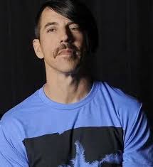 Conheça 7 famosos que lutam contra a dependência química