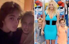 Jeopardy! host Ken Jennings accused of ruling more leniently with champ  Stephen Webb than new female contestant