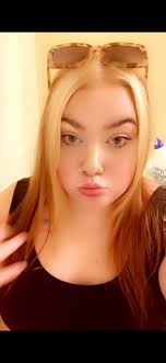 He is a scammer Facebook 11:45 11:45AM AM < 46% Denzel Bailey End-to-end  encrypted f Profile Mute Payments Customization Theme Quick reaction Aa  Nicknames > Word effects More actions