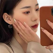 Amazon.com: Aretes con dije de planeta, aretes de estrella con diamantes de  imitación Saturno colgantes y colgantes para mujer, Cristal Metal, Circonia  cúbica : Ropa, Zapatos y Joyería