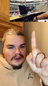 Something about JSX hangers , @djrottenrobbie and myself! This time I got  to meet the whole family though!! One of these days we will be heading the  same direction and same plane