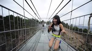 We did not find results for: Uji Nyalimu Dengan Melewati Jembatan Kaca Terpanjang Di Dunia Lifestyle Fimela Com