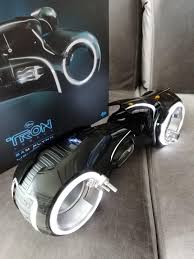 Hot Toys Tron Legacy Sam Flynn Light Cycle 1 6 Scale Toys Games Bricks Figurines On Carousell Accurate in its depiction, the figure was sculpted by.