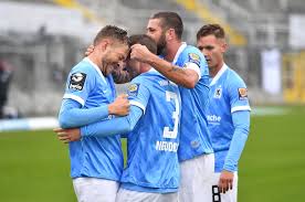 Nach dessen flanke schießt steinhart. 1860 Munchen Erobert Die Tabellenfuhrung Dank Willsch Liga3 Online De