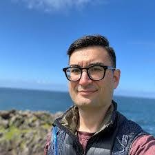 Derek Ellis's Instagram, Twitter & Facebook