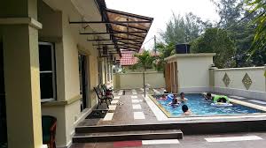 Homestay dengan kolam renang privasi atau private swimming pool untuk jenis 5 bilik. Suri Homestay Melaka Malaysia