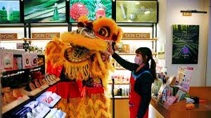 Konsep nusantara ini pernah terlupakan selama beratus tahun lamanya. Barongsai Tarian Singa Yang Selalu Ada Saat Peringatan Imlek Di Indonesia Kumparan Com