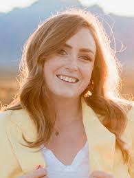 Danielle Fairbanks's Instagram, Twitter & Facebook