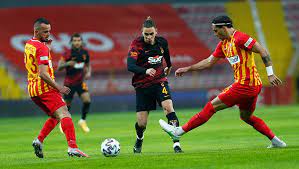 Beşiktaş'ın galatasaray'ı konuk ettiği karşılaşmada bir pozisyonun ardından hakem itirazlarda bulunan ve sarı kart gören caner. Ozet Kayserispor Galatasaray Mac Sonucu 0 3 Galatasaray Gs Haberleri