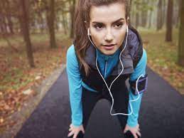 Schwimmen schont die gelenke und fordert die muskeln, die gegen den wasserwiderstand anarbeiten. Abnehmen Das Ist Die Beste Uhrzeit Fur Euer Training Sagt Der Erfinder Des 7 Minuten Workouts Business Insider