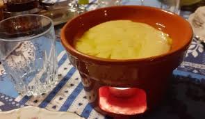 La versione classica è preparata con acciughe, olio e aglio e viene utilizzata come intingolo per le verdure fresche. Cucina Vegana Torino Seconda Solo A Roma Ecco La Versione Ad Hoc Della Bagna Cauda Piemontetopnews