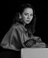 천성임 / chun sung im (cheon seong im). Song Ji Hyo For Vogue A True Timeless Masterpiece Celebrity Photos Videos Onehallyu
