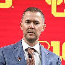 USC Football: Lincoln Riley Believes Late Mike Leach Deserves HOF Nod.