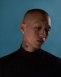 Rapper Owen chỉ trích LE SSERAFIM hát live tệ