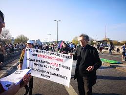 Dec 06, 2019 · um deles é piers corbyn, meteorologista inglês que contesta abertamente os efeitos do aumento do co2 na atmosfera. Jeremy Corbyn S Brother Calls Climate Protesters Deranged As He Holds A Counter Demonstration Daily Mail Online