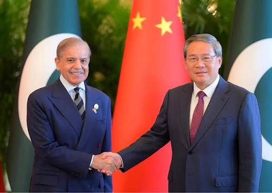 China presents gifts to PM Shehbaz, Ishaq Dar during official visit