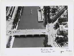 Le Pont De La Concorde Et La Piscine Deligny 1er 7eme Et 8eme Arrondissements Paris Paris Musees Vue Aerienne De Paris