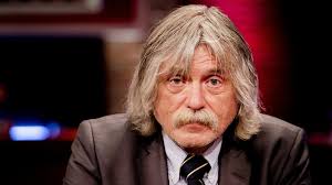 #voetbalinside rookt graag een #sigaar maakt je graag belachelijk #fanprofiel met de beste #johan #derksen uitspraken klik met je #sigaar. Daughter Johan Derksen He Is In Trouble