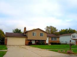 In some ways, the basic idea and program of a singular hierarchical 'master suite' has become outdated in modern home design. Need Help With Our 70s Era Split Level Exterior