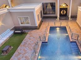 لورا بوصلة Outdoor Decor House Home Decor