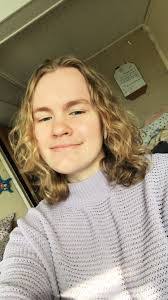 Gwen Cox's Instagram, Twitter & Facebook